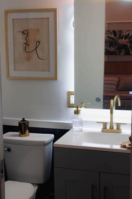 Seashore Waikiki Studio 1 Block From A Beach No Resort Fees Хонолулу Екстериор снимка