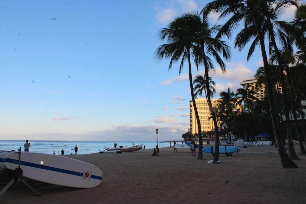 Seashore Waikiki Studio 1 Block From A Beach No Resort Fees Хонолулу Екстериор снимка