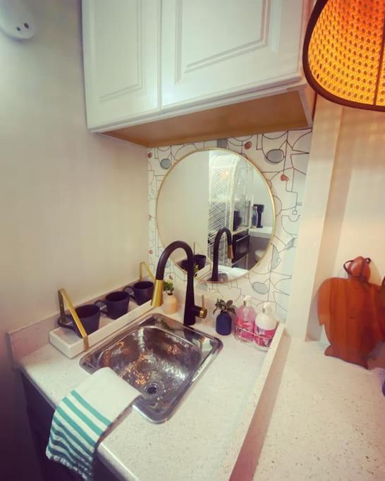 Seashore Waikiki Studio 1 Block From A Beach No Resort Fees Хонолулу Екстериор снимка