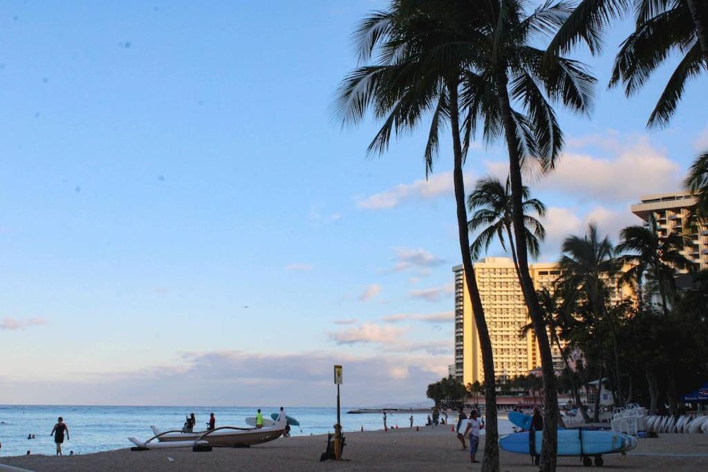 Seashore Waikiki Studio 1 Block From A Beach No Resort Fees Хонолулу Екстериор снимка